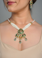 Kundan Necklace Set with Artificial Pearls – Earrings & Pearls 3