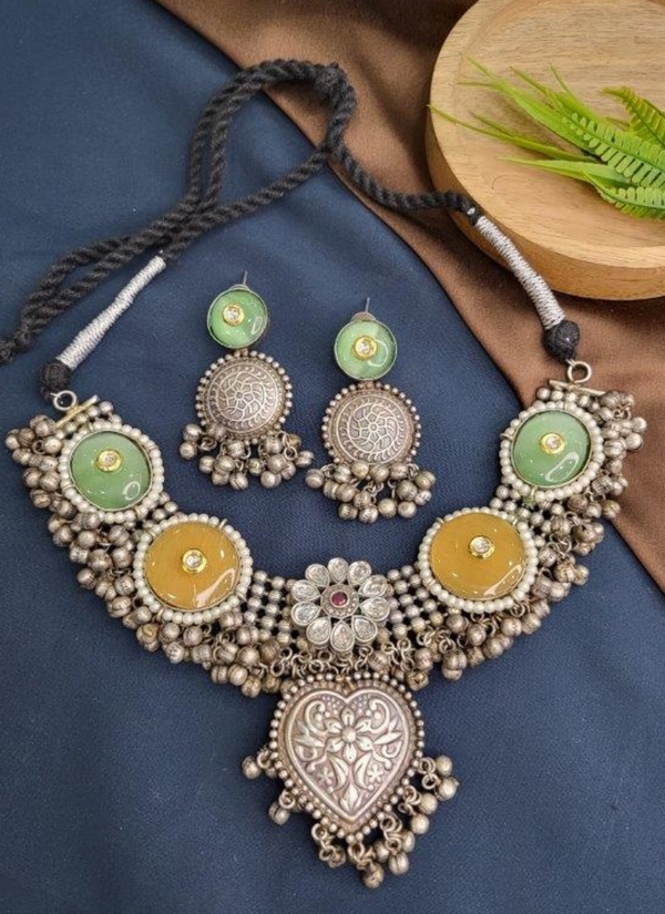 Kavi Silver Necklace Set