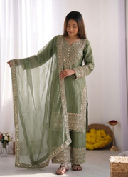 Fendy Silk Kurta Set with Dupatta – Embroidery & Lace Border 4