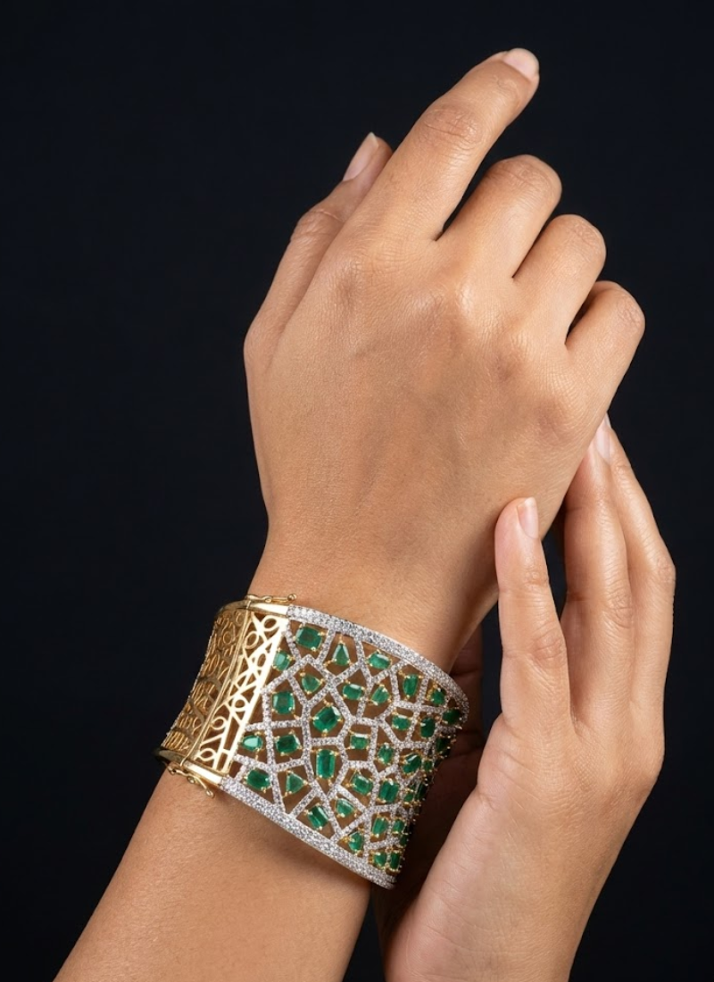 Diamond Cut Stone Bracelet with White & Green Setting