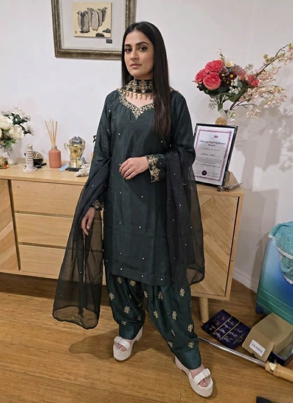 Heavy Crepe Silk Farshi Salwar Suit with Diamond Embroidery