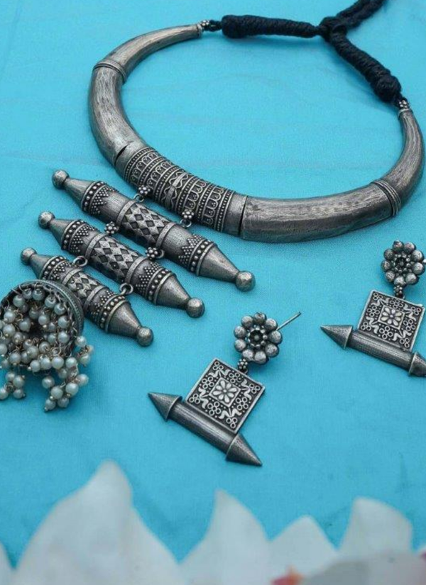 Snehal Silver Necklace Set