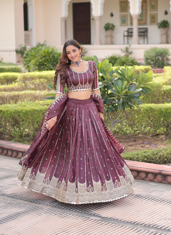 Gold lehenga – embroidery close-up