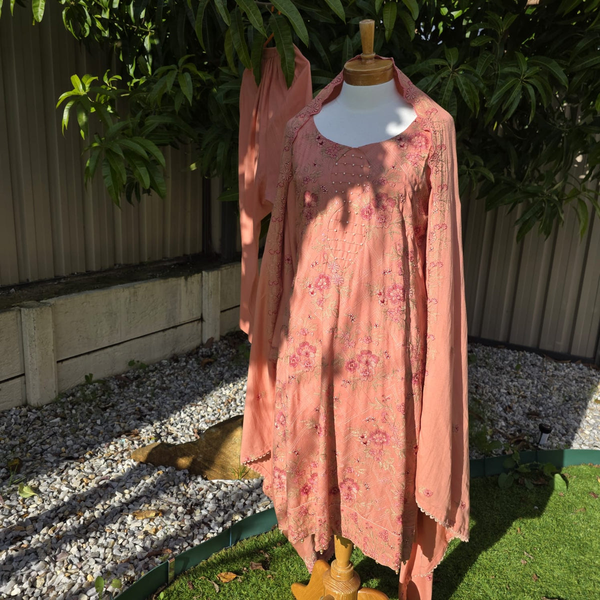 Pakistani 3-Piece Salwar Suit – Pashmina & Satin Variants