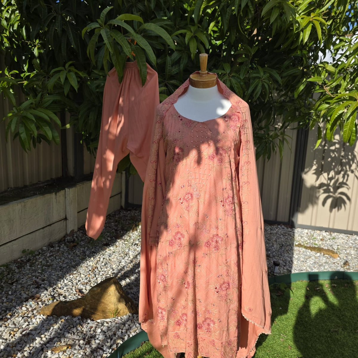 Pakistani 3-Piece Salwar Suit – Pashmina & Satin Variants