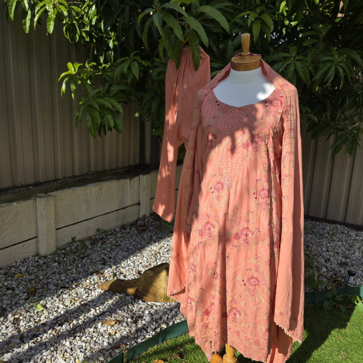 Pakistani 3-Piece Salwar Suit – Pashmina & Satin Variants