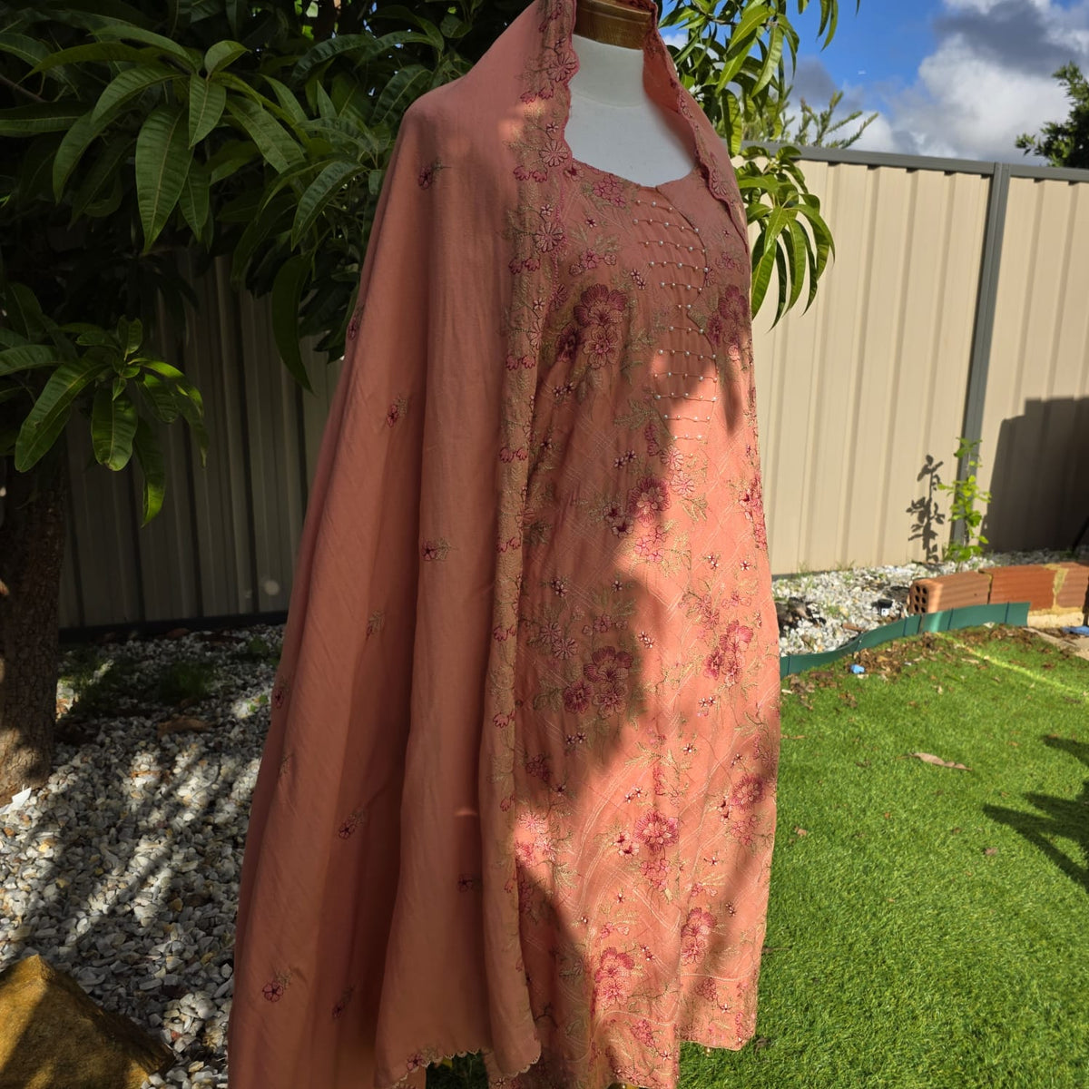 Pakistani 3-Piece Salwar Suit – Pashmina & Satin Variants