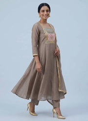 Diwali Brown Chanderi Anarkali Suit – Light Pink Zari Yoke & Gota Lace Dupatta 5