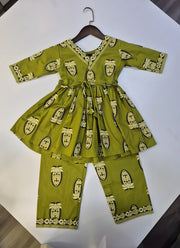 Diwali Cotton Kurta Set for Girls – Printed Kediya Top with Tie Belt & Pants 8