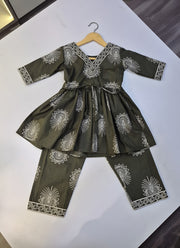 Diwali Cotton Kurta Set for Girls – Printed Kediya Top with Tie Belt & Pants 12